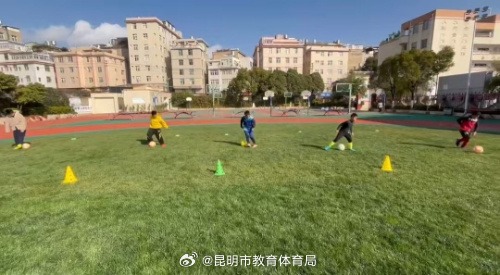 神背后的力